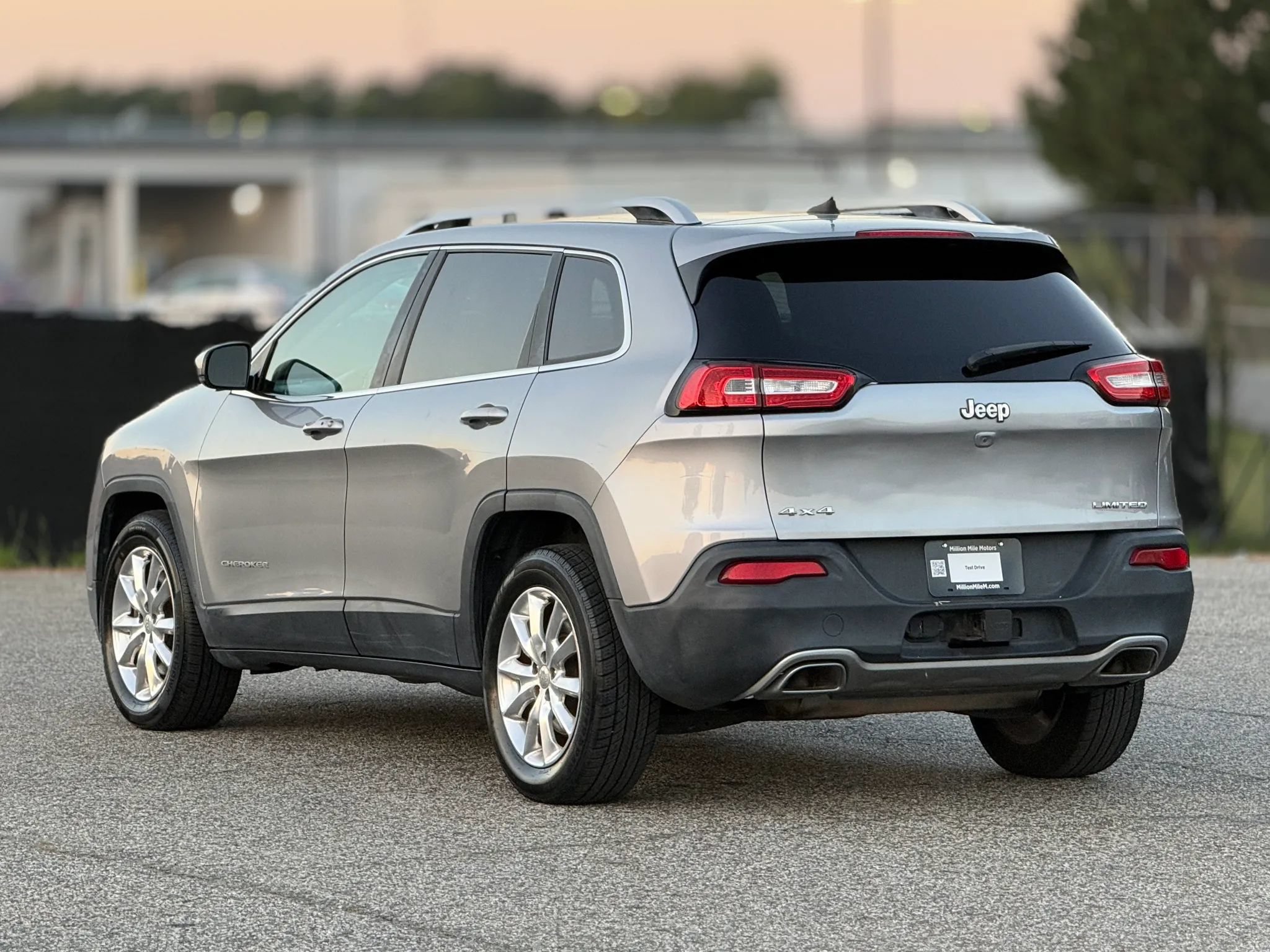 Used 2016 Jeep Cherokee Limited w/ Trailer Tow Group AWD/4WD image 10