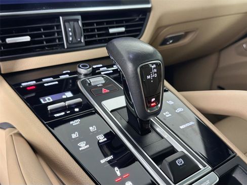 Certified 2022 Porsche Cayenne Platinum Edition w/ Premium Package Plus AWD/4WD image 34