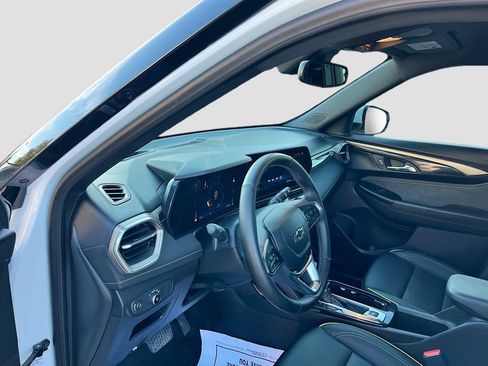 Used 2024 Chevrolet TrailBlazer ACTIV w/ Convenience Package FWD image 9