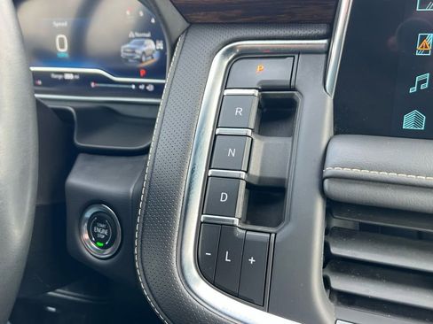 Used 2023 Chevrolet Suburban Premier AWD/4WD image 32