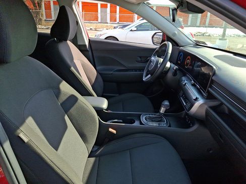 Used 2025 Hyundai Kona SEL image 12