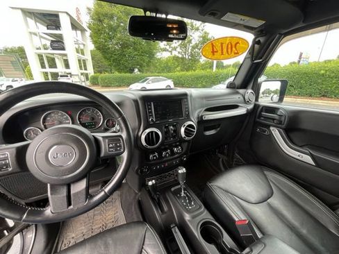 Used 2014 Jeep Wrangler Unlimited Sahara w/ Connectivity Group AWD/4WD image 27