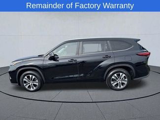 Used 2023 Toyota Highlander XLE FWD video 2