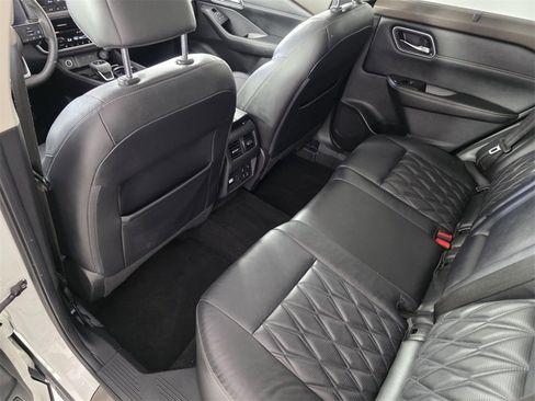 Used 2021 Nissan Rogue Platinum image 15