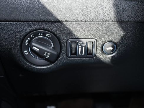 Used 2018 Chrysler 300 S w/ 300S Alloy Package image 28