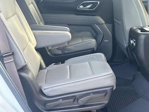 Used 2024 GMC Yukon SLT w/ SLT Luxury Package AWD/4WD image 15