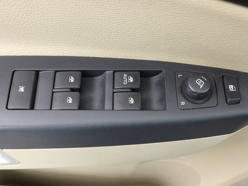Used 2009 Saturn Vue XR w/ Premium Trim Package FWD image 16