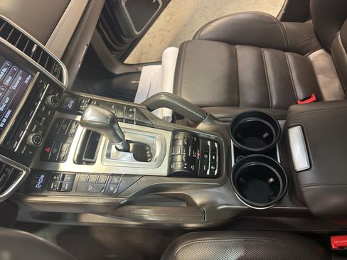 Used 2015 Porsche Cayenne Turbo AWD/4WD image 19
