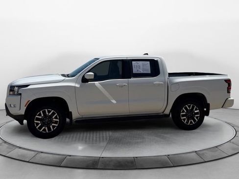 Used 2023 Nissan Frontier SV w/ SV Convenience Package RWD image 6