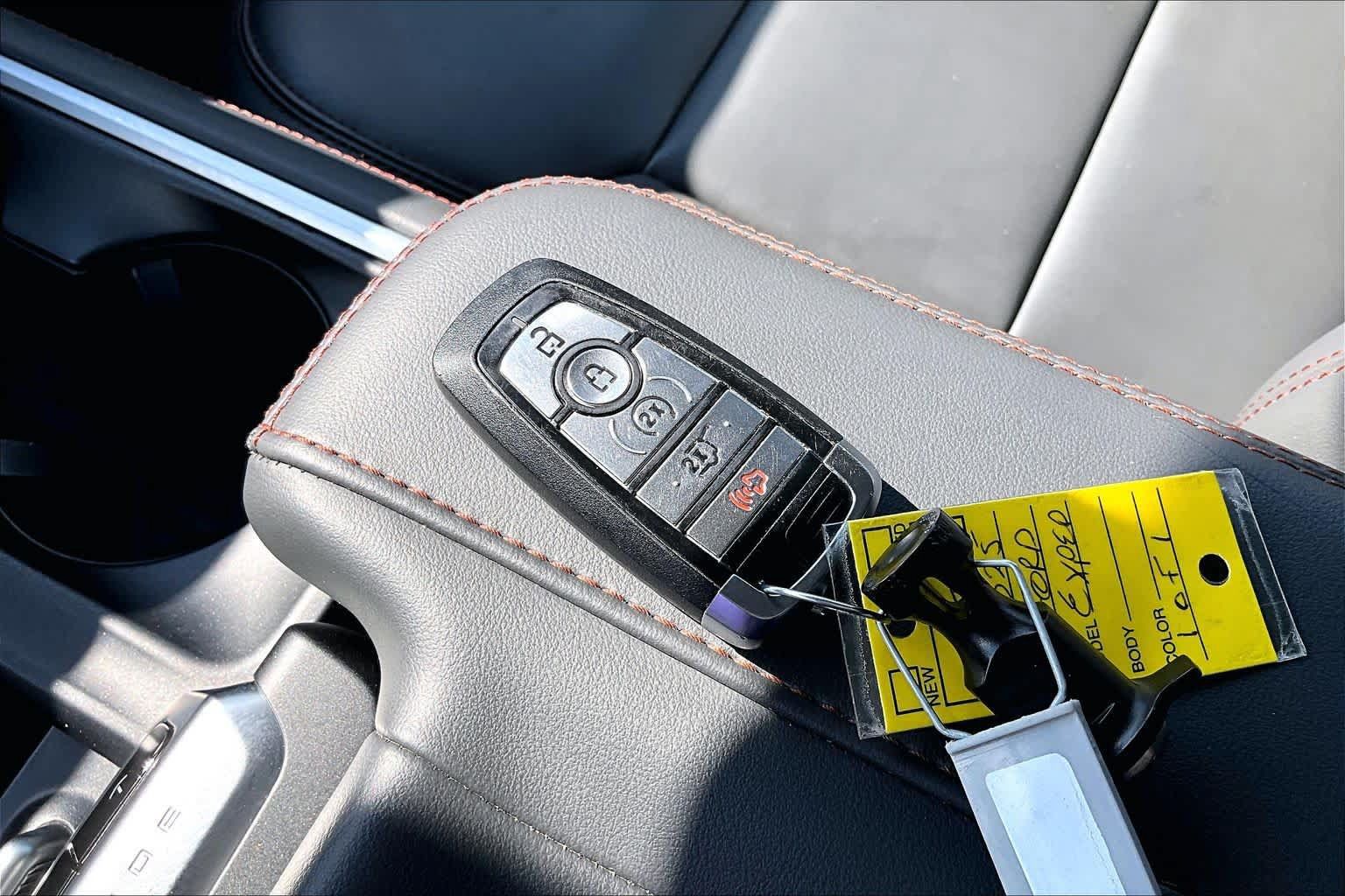 Used 2025 Ford Expedition Active RWD image 15