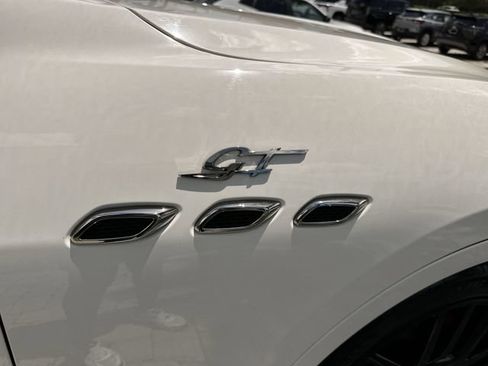 Used 2022 Maserati Levante GT AWD/4WD image 38
