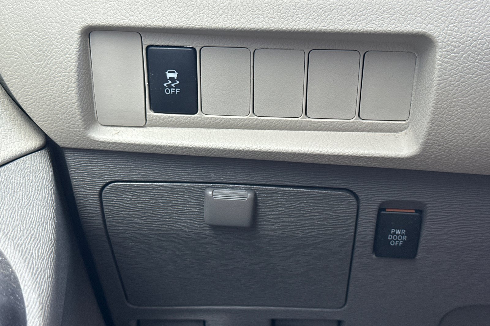 Used 2015 Toyota Sienna LE FWD image 42