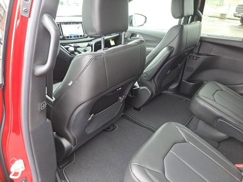 New 2026 Chrysler Pacifica Select w/ S Appearance Package image 11