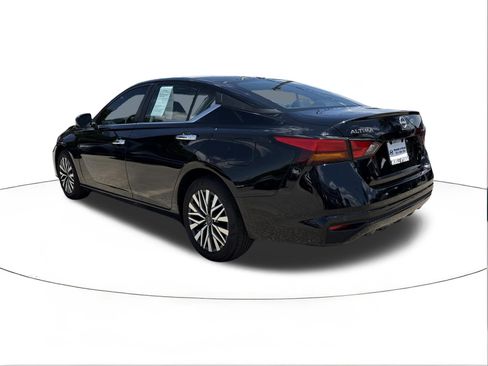 Used 2025 Nissan Altima 2.5 SV AWD/4WD image 5