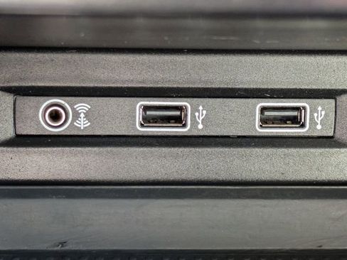 Used 2018 Volkswagen Tiguan SE image 21