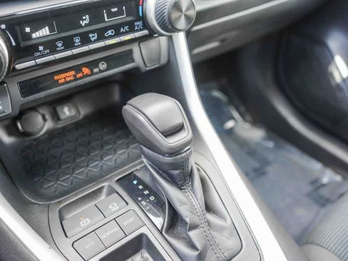 Used 2021 Toyota RAV4 LE w/ Carpet Mat Package (TMS) FWD image 32