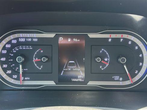 Used 2022 Hyundai Santa Cruz SE FWD image 2