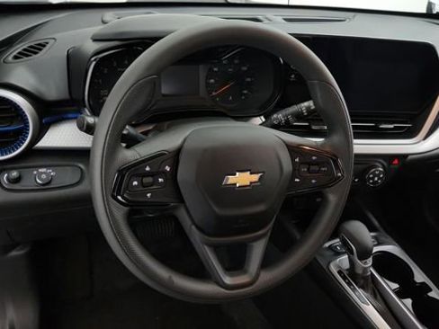 Used 2025 Chevrolet Trax LS w/ LS Convenience Package image 13