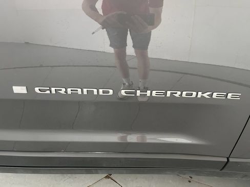Used 2025 Jeep Grand Cherokee Laredo AWD/4WD image 50
