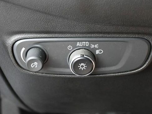 Used 2022 Chevrolet Equinox RS w/ Infotainment Package image 39