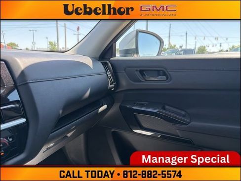 Used 2025 Nissan Pathfinder SV AWD/4WD image 36