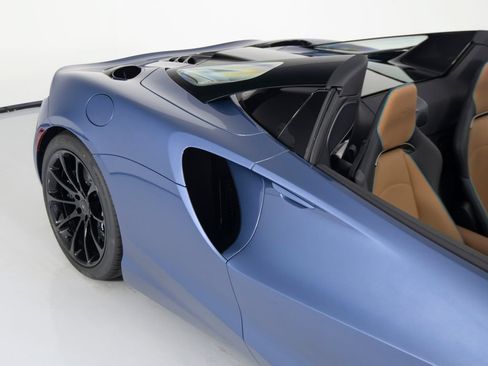 Used 2026 McLaren Artura Spider RWD image 35