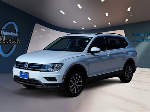 Used 2020 Volkswagen Tiguan SE w/ Panoramic Sunroof Package image 8