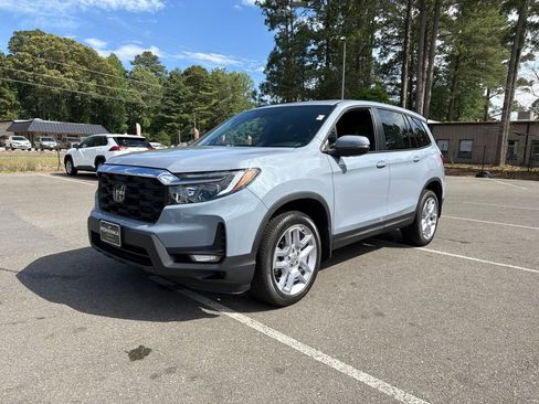 Used 2024 Honda Passport EX-L image 2