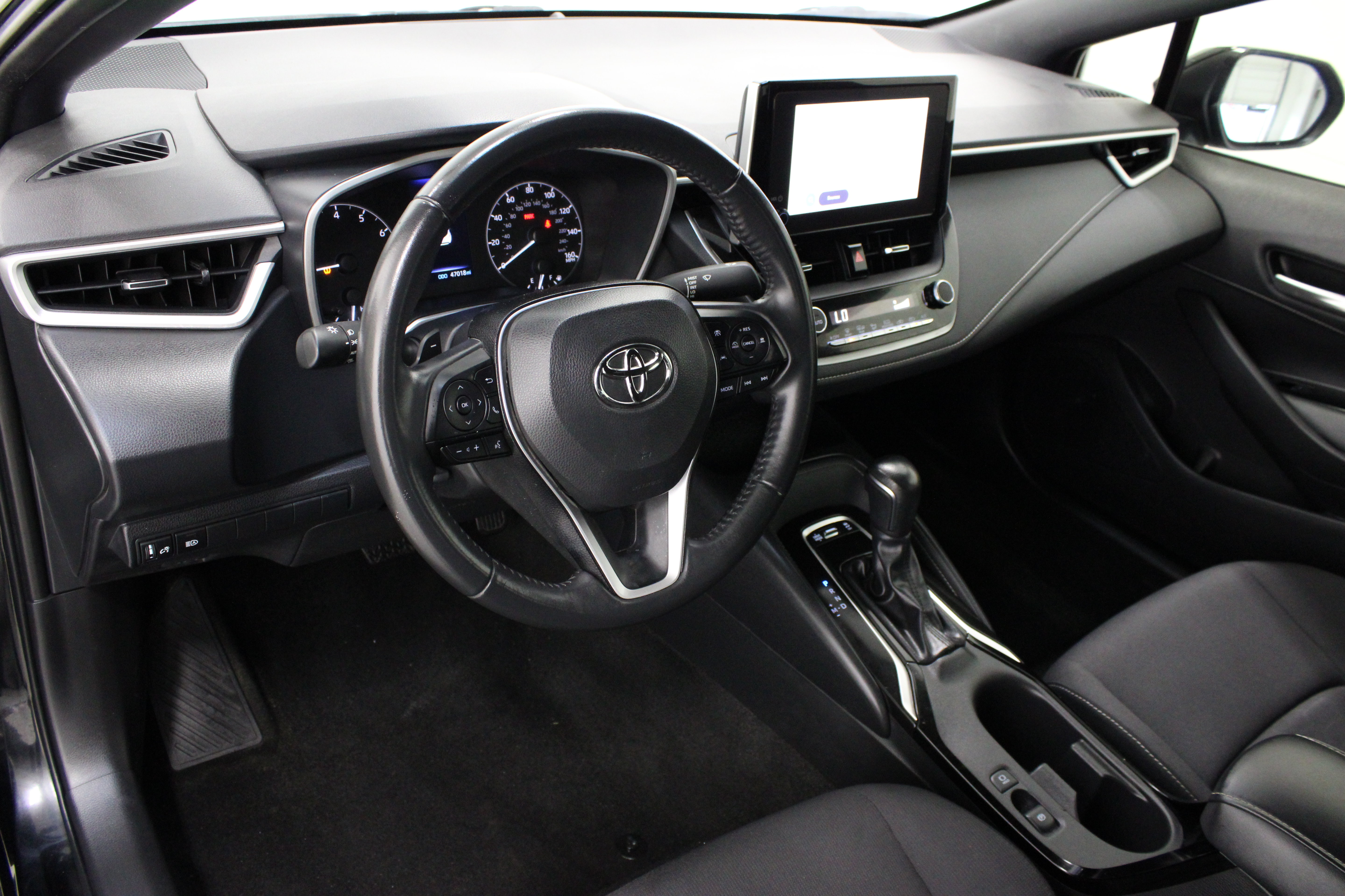 Used 2025 Toyota Corolla SE FWD image 13