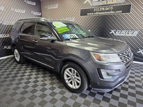 Used 2017 Ford Explorer XLT w/ Equipment Group 202A FWD image 8