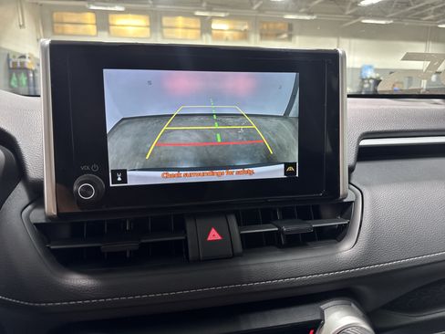 Used 2025 Toyota RAV4 XLE AWD/4WD image 20