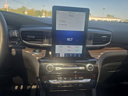 Used 2023 Ford Explorer Limited w/ Limited Technology Package image 27