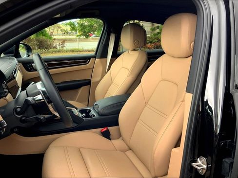 Used 2023 Porsche Cayenne S image 24