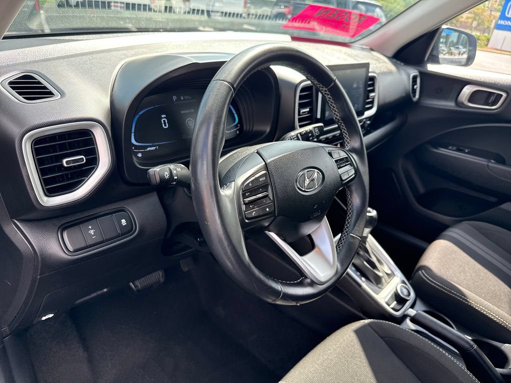 Certified 2024 Hyundai Venue SEL FWD image 14