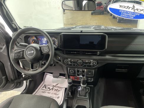 Used 2024 Jeep Wrangler Unlimited Rubicon AWD/4WD image 21