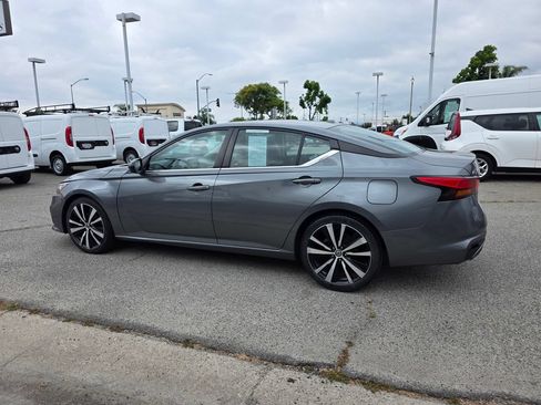 Used 2021 Nissan Altima 2.5 SR FWD image 9