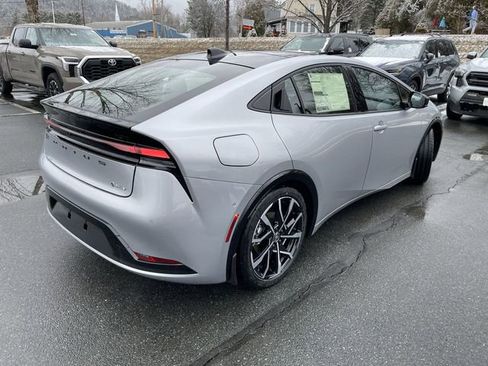 New 2026 Toyota Prius Plug-In Hybrid FWD image 5