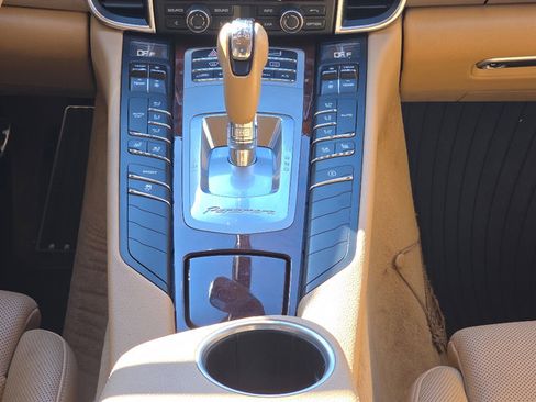 Used 2014 Porsche Panamera 4 image 21