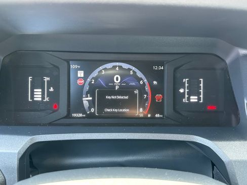 Used 2025 Toyota 4Runner SR5 AWD/4WD image 29