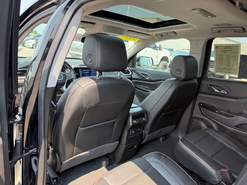 Used 2023 GMC Acadia AT4 w/ Technology Package AWD/4WD image 12