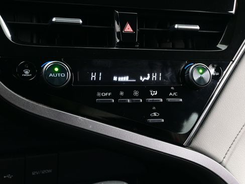 Used 2024 Toyota Camry SE image 20