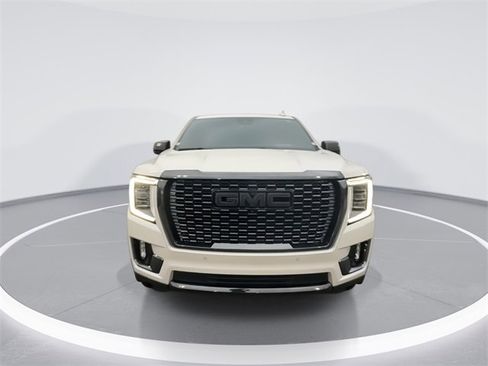 Used 2023 GMC Yukon Denali Ultimate image 3