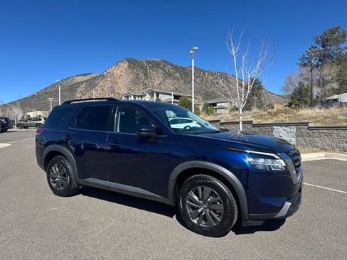 Used 2022 Nissan Pathfinder SV image 1