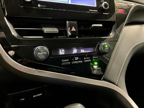 Used 2021 Toyota Camry SE FWD image 15