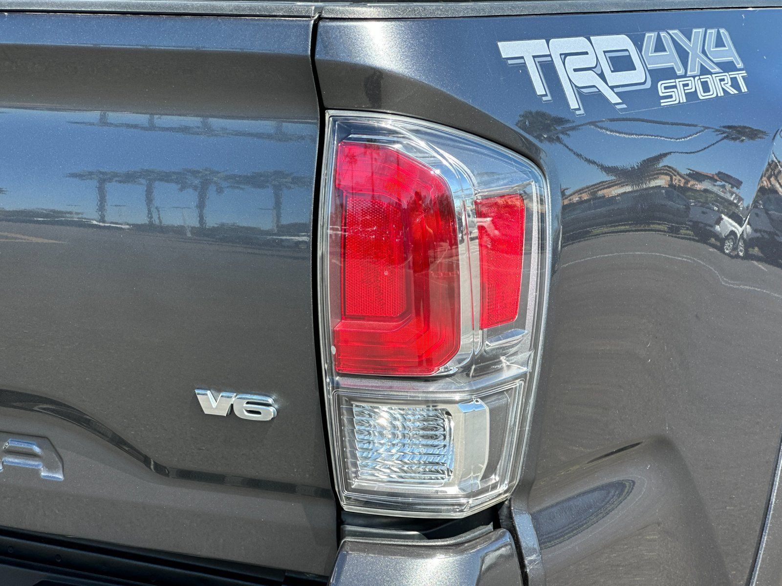 Used 2022 Toyota Tacoma TRD Sport w/ Technology Package AWD/4WD image 23