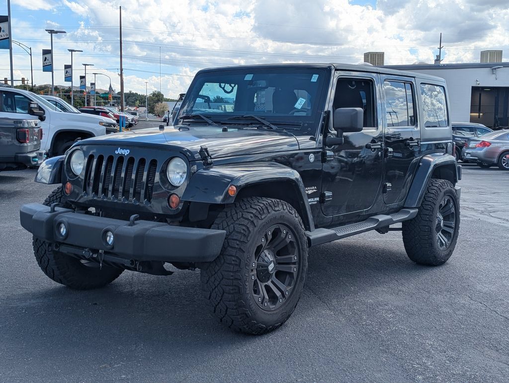 Used 2013 Jeep Wrangler Unlimited Sahara w/ Max Tow Pkg AWD/4WD image 9