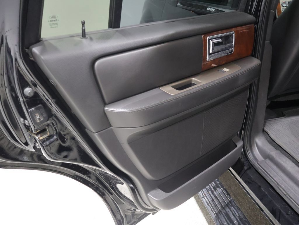 Used 2012 Lincoln Navigator 4WD image 26