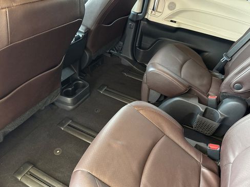 Certified 2024 Toyota Sienna Platinum image 15