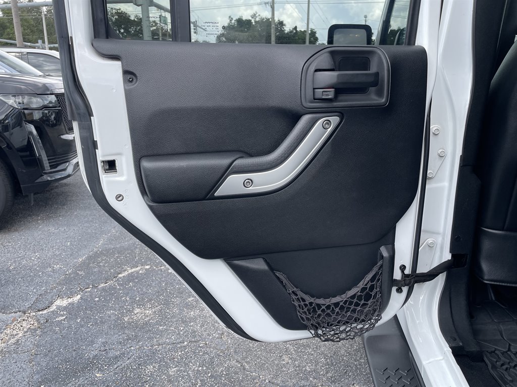 Used 2015 Jeep Wrangler Unlimited Sahara AWD/4WD image 33