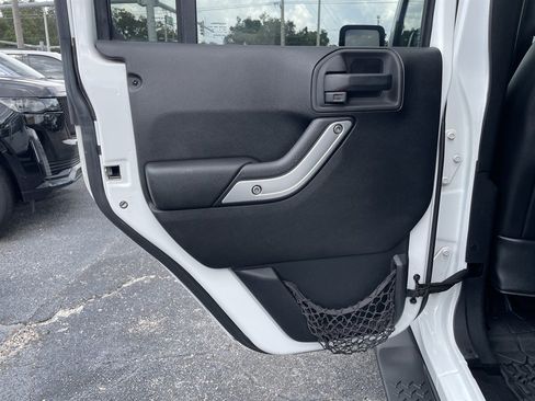 Used 2015 Jeep Wrangler Unlimited Sahara AWD/4WD image 33
